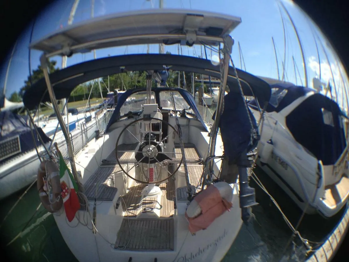 Cavallino Luxury House Boat Hotel 0*, Cavallino-Treporti Italy